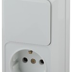 2-705-01 Intro Блок розетка+выкл. верт. 10(16)А-250В, IP20, ОУ, Quadro, белый (6/120/1440)